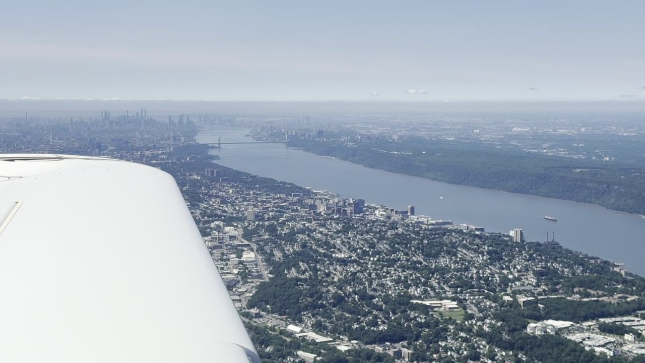 The Hudson River and New York City skyline from N299AT